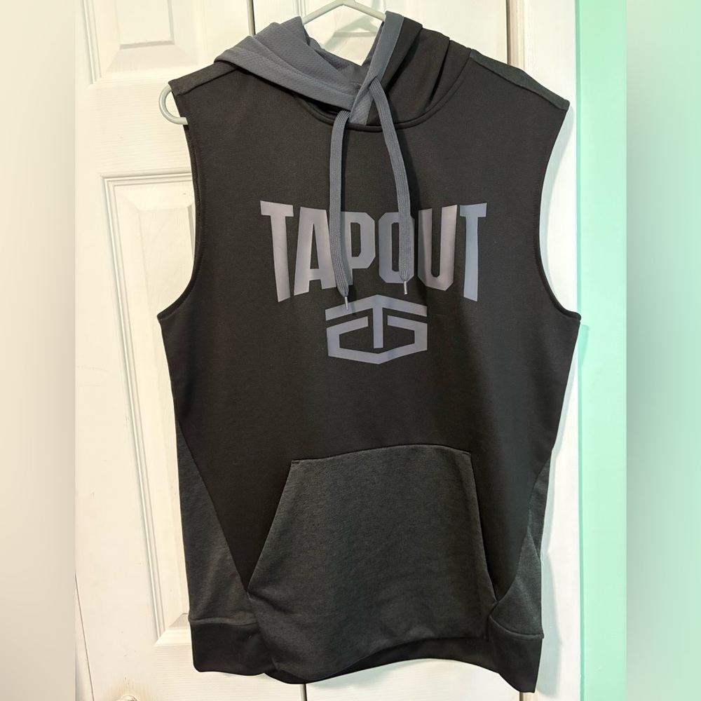 Tapout Black and Gray Apparel